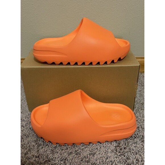 Size 5M Yeezy Slide “Enflame Orange”